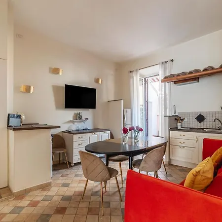 Apartment 4-rooms Flat At Vatican