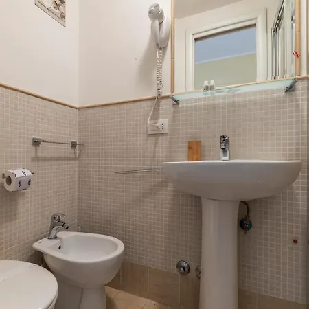 4-rooms Flat At Vatican *