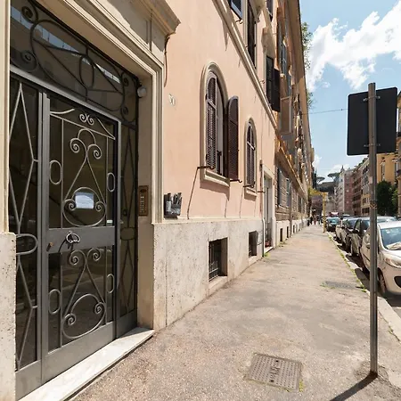 Appartement 4-rooms Flat At Vatican Rome